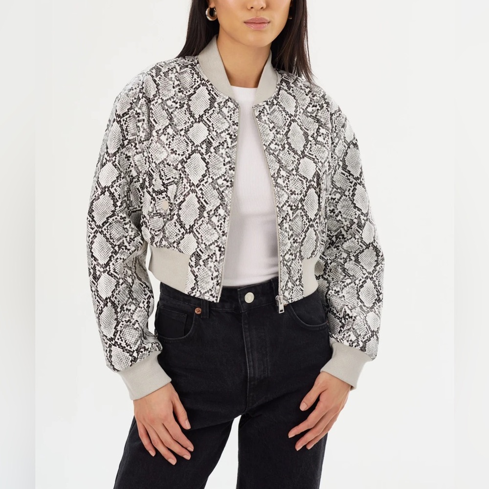 NWT LaMarque Evelin Faux Leather Cropped Bomber in Python Print Size XL‎